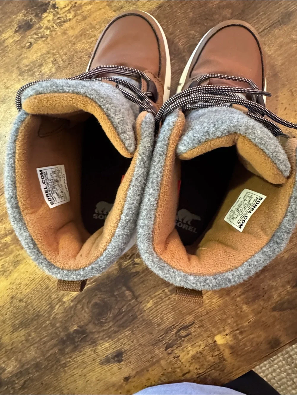 *Never Worn* Sorel Women’s Brown Boots with Gray Felt Collar and Lace-Up Closure